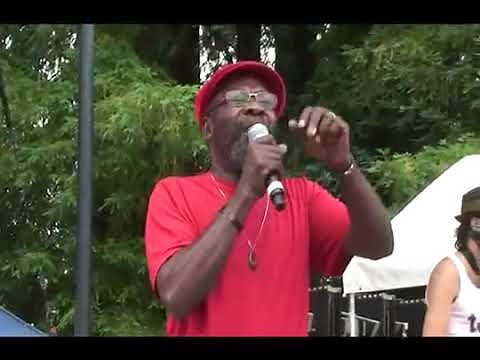 Clinton Fearon Live at Reggae On The River 17 07 11 Jah Know His People