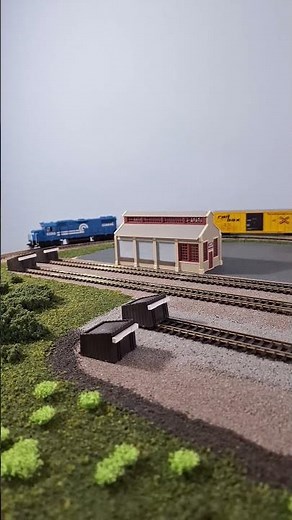 Small HO scale layout with 15" radius curves, Athearn Conrail GP38-2