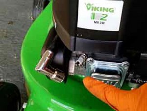 Lawn Mower Carburetor Cleaning - Beginners guide with pics