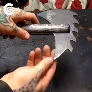 A DIY tomahawk from a saw blade! | Genius Craft
