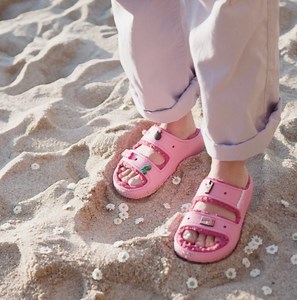 28K views · 344 reactions | Meet the cozzziest sandal ever at https://crocs.shoes/CozzzySandal | Crocs | Facebook