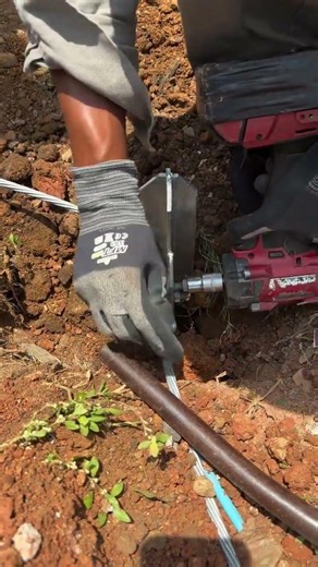 ⚡ How Linemen Connect a Ground Wire to Earth 😱