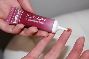 I could not believe this! The deep wrinkle is gone in 90 seconds