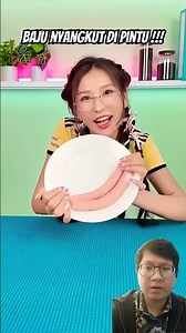 Brother versus sister ⁉️ clothes stuck in the door 😱