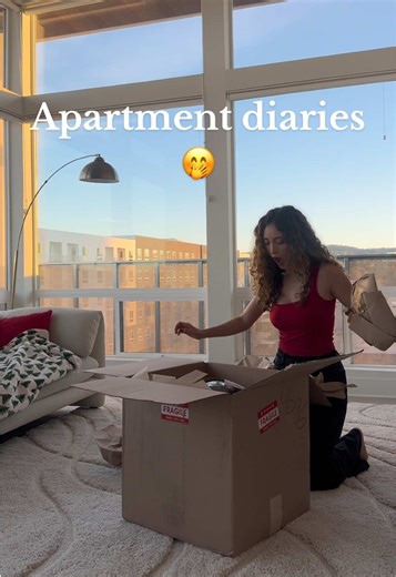 Furnishing my apartment.. gone wrong 🤣 I wasn’t expecting that lol but a happy surprise thank you @Vaseline🩷 #Vlog #apartmentdecor #apartmentdiaries #PauTorres
