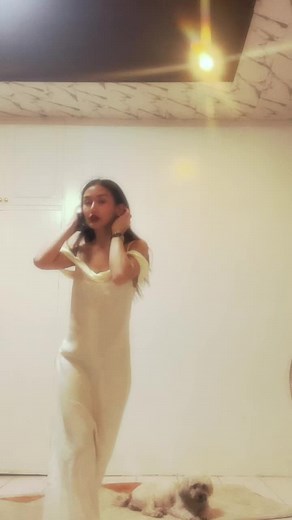 ‘Ang babae sa tabi ng dagat’ Yung aso ko: 👁️ 👄 👁️ Supportive ang nanay 🥹🤣