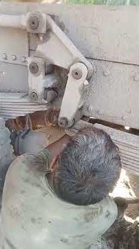 leaf spring broken centre bolt remove #shorts #truckmechanic #leafspring #kamani #mechanic #repair