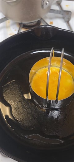 What is the best way to cook a perfectly round egg (for Sandwhiches) without having an egg mold? I tried using a mason jar ring and it kind worked but not really.. now im using a round biscuit cutter which seems to be working but everytime I flip it, it runs everywhere... Do I need to add water and a lid to steam it? Give me all your ideas!! | Mindy Wentz