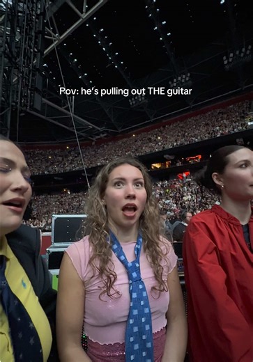 This is what i like about the opening night of tour: the surprise @HSHQ #fineline #harrystyles #togethertogether #concert #amsterdam