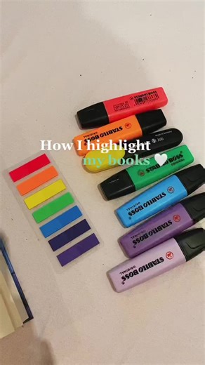 Book Highlighting Guide: How to Color Code Your Books