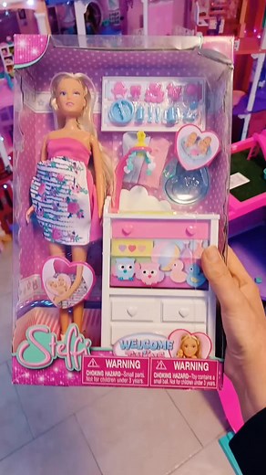 Ya por fin la abrí!! porque ya tengo mi hospital 🏥 de barbie para atender su parto 😆😅#barbieembarazada #lamuñecsdelos90 #barbie #ciudaddebarbie #diorama #mediasdeabejita🐝