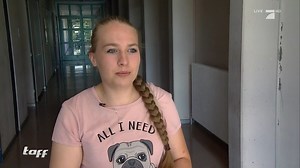 Sie werden mit Unverständnis angesehen, ausgelacht oder sogar bedroht - und können nichts dagegen tun. Menschen, die am Tourette-Syndrom leiden, fallen immer wieder ungewollt auf, weil sie sich unkontrolliert bewegen oder äußern. 😳 Michelle, die #taff neben drei anderen Betroffenen begleitet hat, will über die Krankheit aufklären. 👩‍🏫 | taff