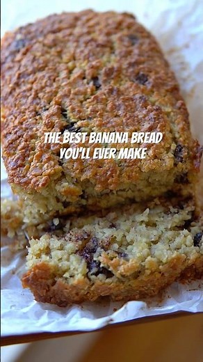 The best and MOST moist banana bread recipe! 🍌🍫🍞 recipe in description!