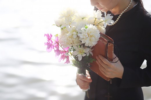 15 Comforting and Uplifting Bible Verses for Funerals