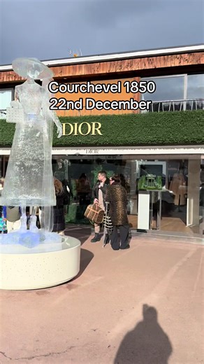 #courchevel1850 #courchevel #louisvuitton #rolex #hermes #skitok #skiseason2025
