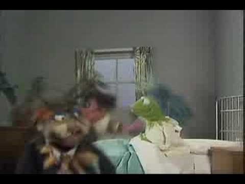 The Muppet Show. Kermit the Frog - Coconut (ep410)