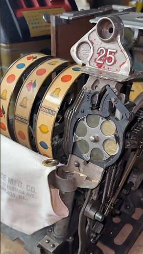 How An Antique Slot Machine Really Works! 🎰