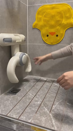 outofdecor on Instagram: "Product Link in Bio @outofdecor⁠ ⁠ A duck-shaped non-slip bath rack designed to keep babies secure and comfortable during bath time.⁠ Helps little ones sit safely while parents enjoy a calmer, more controlled routine.⁠ ⁠ Product: Duck-Shaped Non Slip Baby Bath Rack Stand⁠ ⁠ ▶️No copyright intended. DM for inquiries.⁠ ⁠ duck shaped baby bath seat, non slip baby bath rack, infant bath support seat, baby shower safety seat, toddler bath support chair, anti slip baby bathin