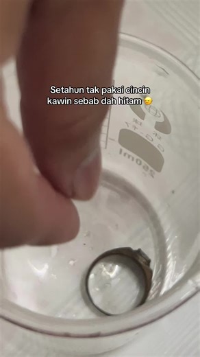 How to Clean and Restore Your Wedding Ring