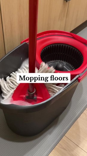 How to Properly Mop Floors: Step-by-Step Guide