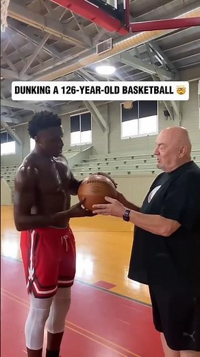 Original basketballs had laces like a football 🏀🏈 (via ‪@hamilt0njr‬)