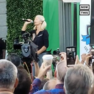 Watch this opera singer’s moving debut performance after experiencing homelessness | NowThis