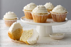 How to Make Vanilla Cupcakes from Scratch