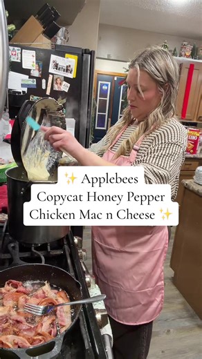 Applebees Copycat Honey Pepper Chicken Mac n Cheese never disappoints! It was actually a pretty easy meal to serve a crowd too:) #mealideas #pasta #dinner #applebees #birthdaydinner