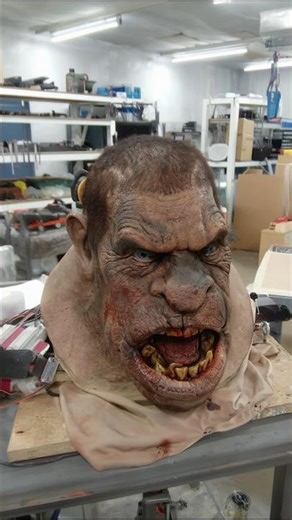 They Controlled Edward’s Face Remotely #animatronics #vfx #filmtrick