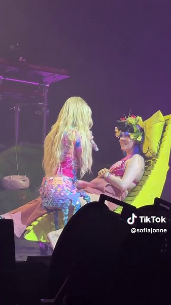 Zara Larsson's Heartfelt Compliments on Tour