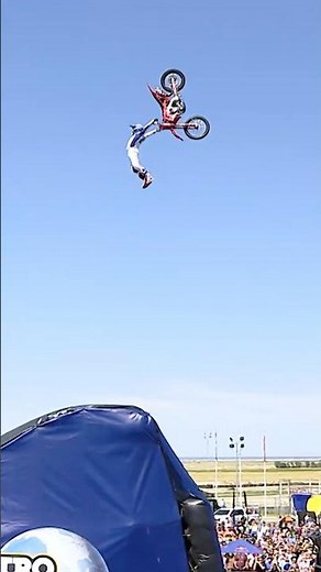 Why you should always stretch first 😳