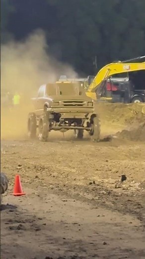 S10 hitting the mud hole! #chevy #mud #mudbog #fypシ