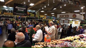 918K views · 9.2K reactions | This just happened. It was awesome! Chorus flash mob at the new Kroger-Midtown in Midtown. Robert Moody and the Memphis Symphony Chorus. The produce never saw it coming!!! | Memphis Symphony Orchestra | Facebook