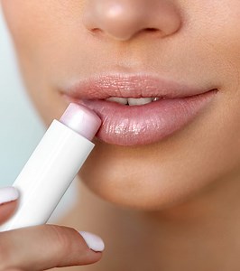 13 Best Medicated Lip Balms Worth Trying In 2025, Expert-Approved