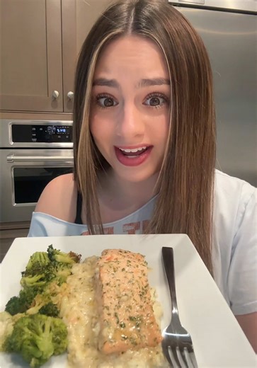 This is the best way to get a balanced meal in when ur schedule is packed! 🥙🍚 #FactorPartner @Factor_ Use my code: JAIMEFSAKARA to get an exclusive offer with factor, available for limited time only!