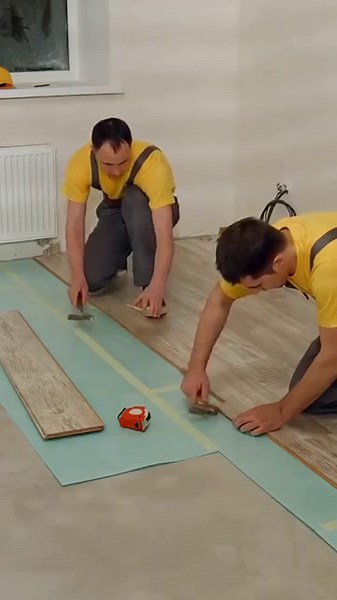 RECORD TECHNOLOGY! SPC vs LVT vs VINYL: Which is BETTER? | Waterproof, Durable & Stylish Floors