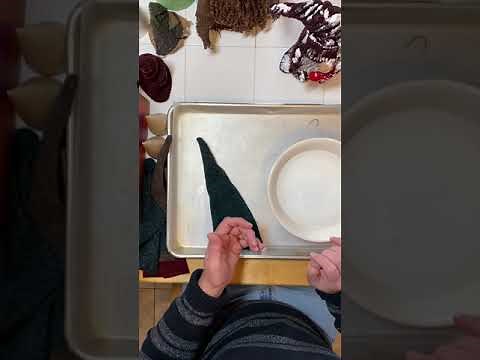 Making a twisty gnome hat