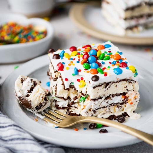 Ice Cream Sandwich Cake (Just 5 Ingredients) - The Seasoned Mom