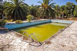 Why Do Pool Steps Turn Yellow? 4 Causes and Fixes -