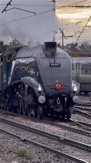 60007 steams through Doncaster on a tour to York! #trainspotter #traintok #steamtrain #railtour #fyp