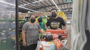 2.9M views · 4.5K reactions | Vivamos junto a Julia su emocionante recorrido de 2 Minutos de Súper Maxi Black.  ¡Sigue participando y podrías ser tú el próximo ganador! 朗 | Despensa Familiar y Maxi Despensa Honduras | Facebook