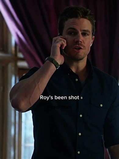 Oliver finds Roy injured in Thea's room #shorts