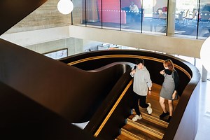 What are the differences between the US and UK higher education systems?