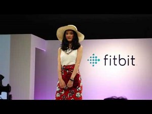 Fitbit フェミニンカジュアルコーディネート