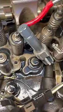 Fuel injector sleeve replacement