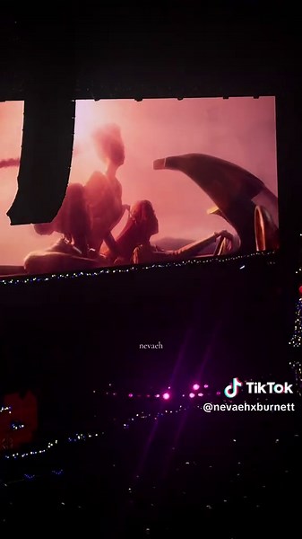 their debut concert performance :,) @KPop Demon Hunters Netflix @ejae_k @REI AMI @audreynuna #fyp #kpopdemonhunters #huntrix #rumikpopdemonhunters #mirakpopdemonhunter #zoeykpopdemonhunters