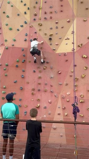 A record of 9.22 second in the speed climbing competition