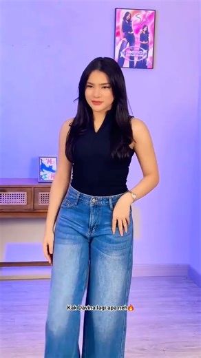 Davina Karamoy is advertising Jiniso jeans. #jinisoemangkeren #jiniso #davinakaramoy